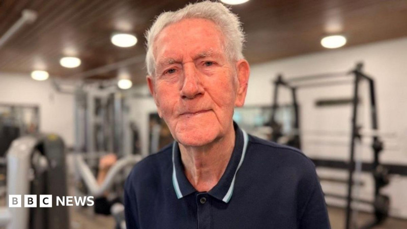 90 and Still Leaving Everyone Behind! 💪 Meet the Grandad Who Hits the Gym Daily and Walks 3 Times a Day