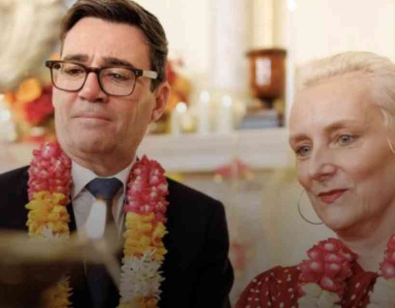 UK PM Andy Burnham and Wife Bring Diwali Vibes Straight to 10 Downing Street! 🪔✨
